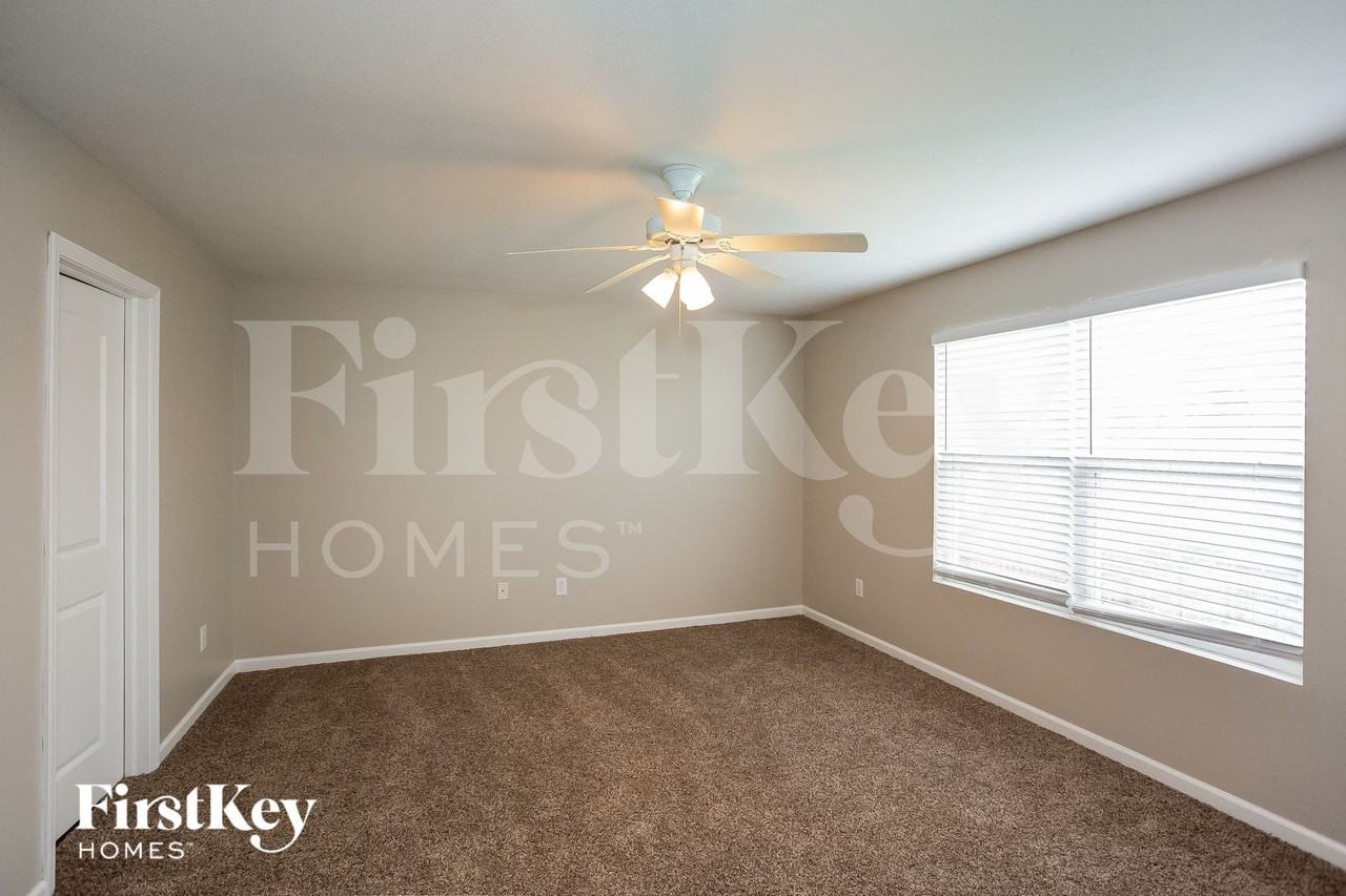 15490 Farmland Ct - Photo 6 of 15