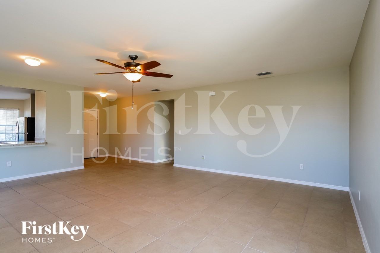 608 Nw 11th St - Photo 3 of 15