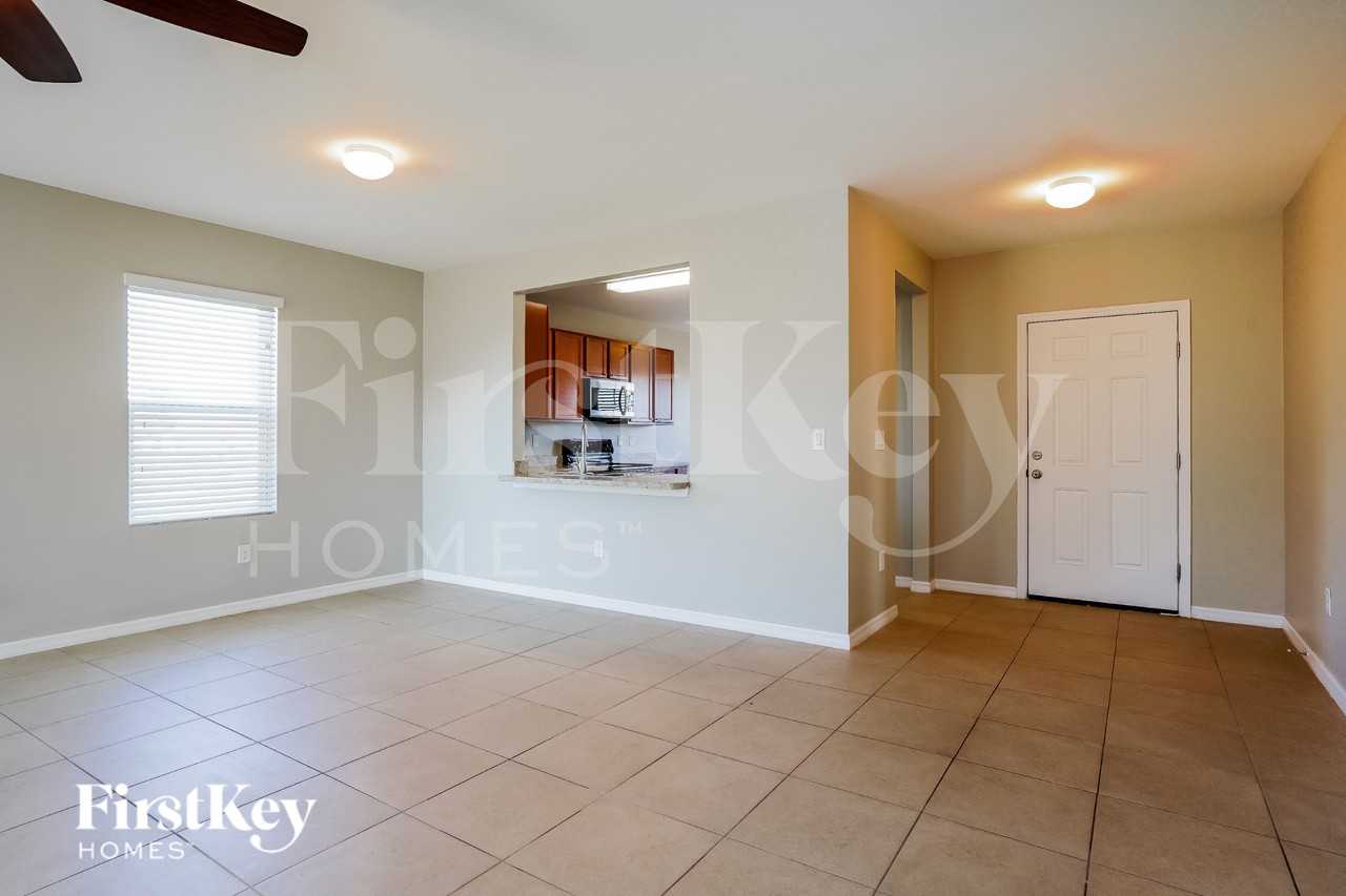 608 Nw 11th St - Photo 4 of 15