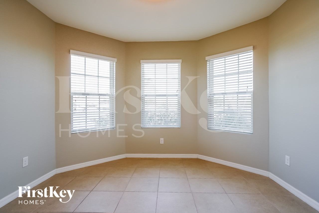 608 Nw 11th St - Photo 5 of 15