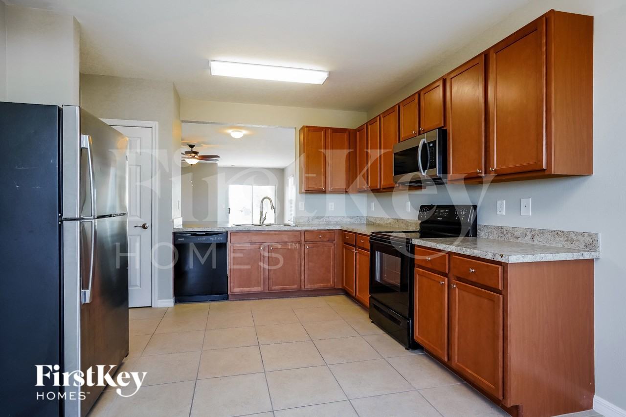 608 Nw 11th St - Photo 7 of 15