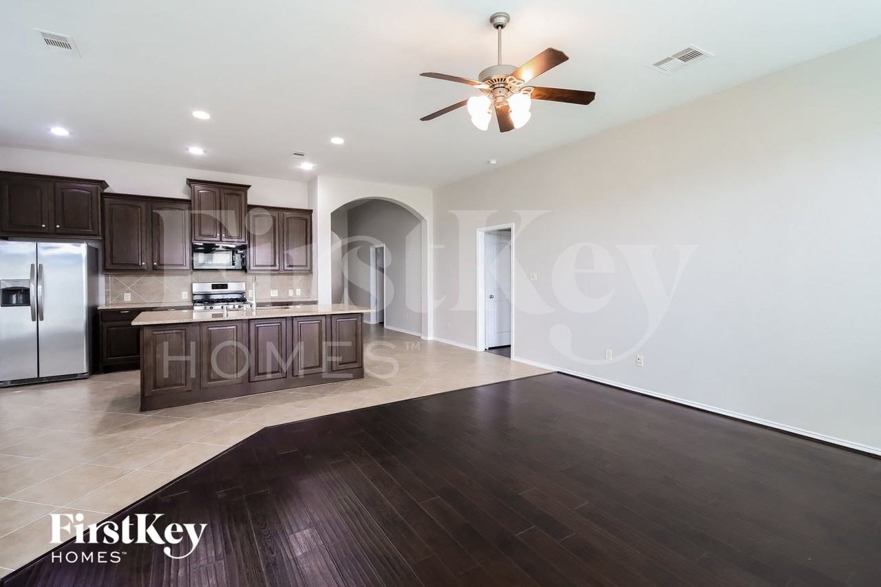 26122 Serenity Oaks Dr - Photo 2 of 15
