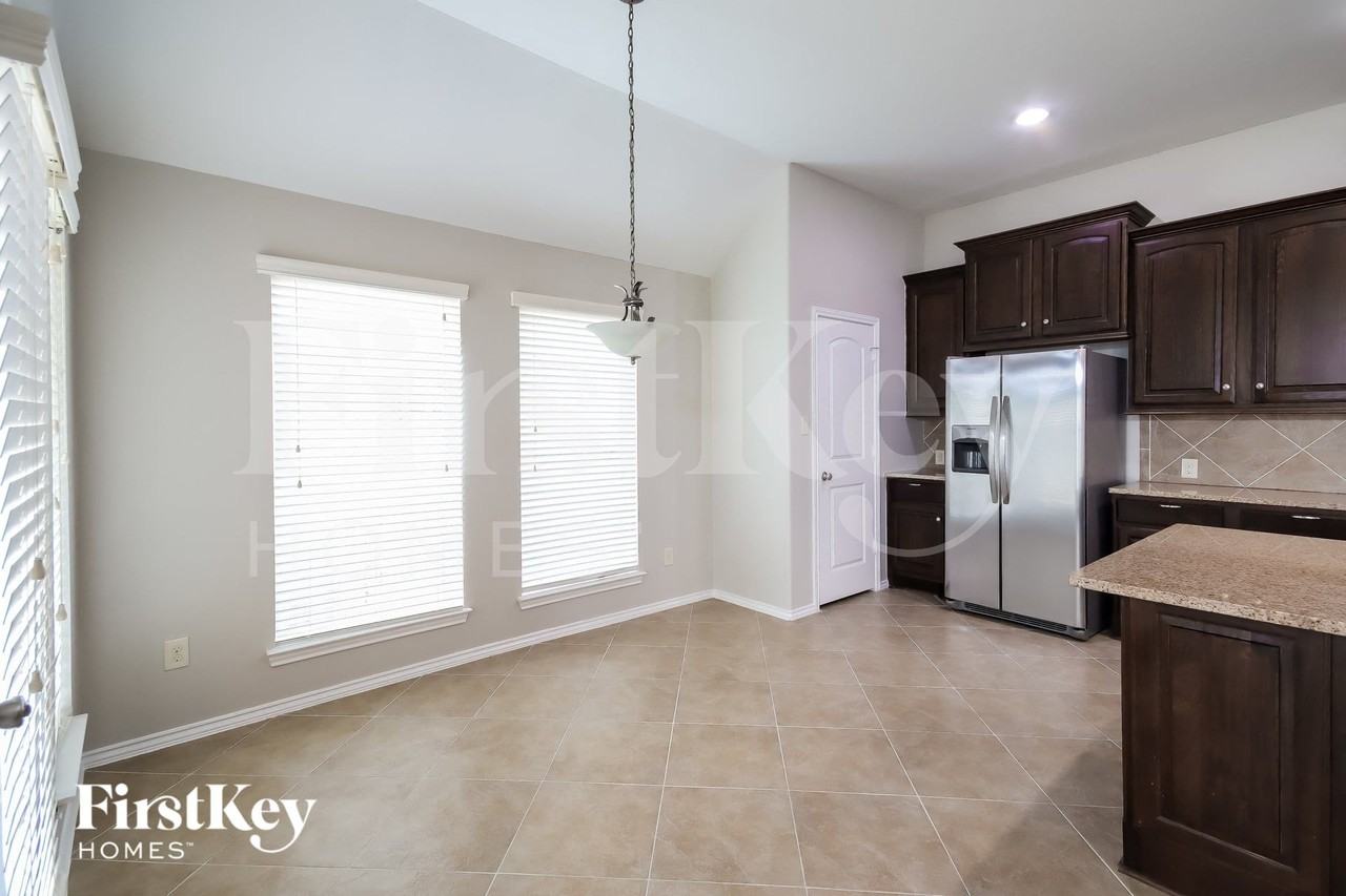 26122 Serenity Oaks Dr - Photo 5 of 15