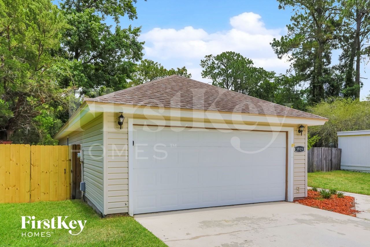 3919 Summer Pines Dr - Photo 3 of 16