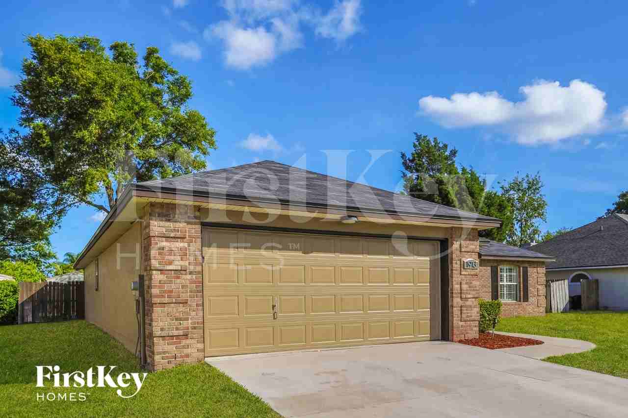 1913 Belhaven Dr - Photo 3 of 16