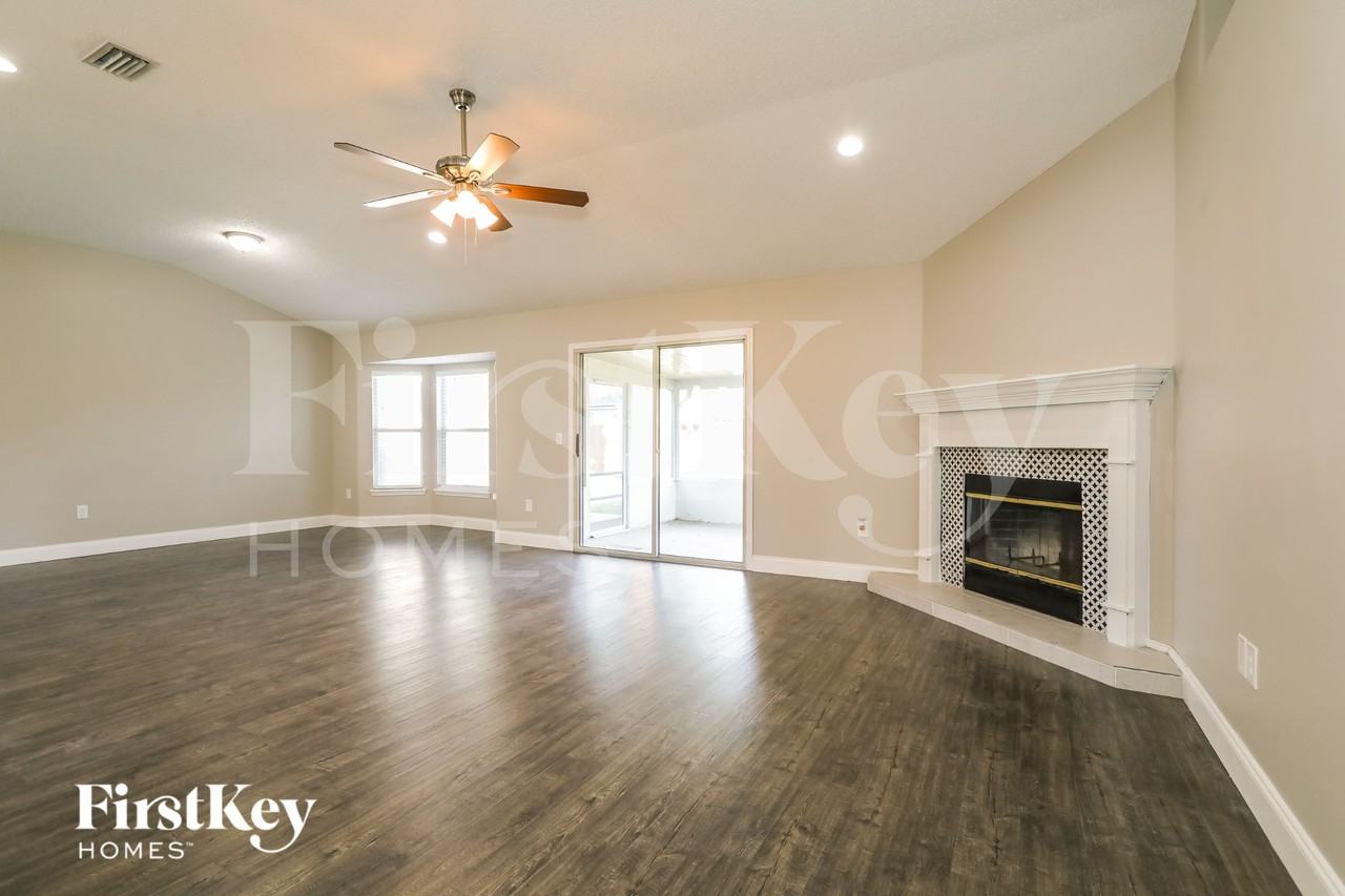 1913 Belhaven Dr - Photo 4 of 16