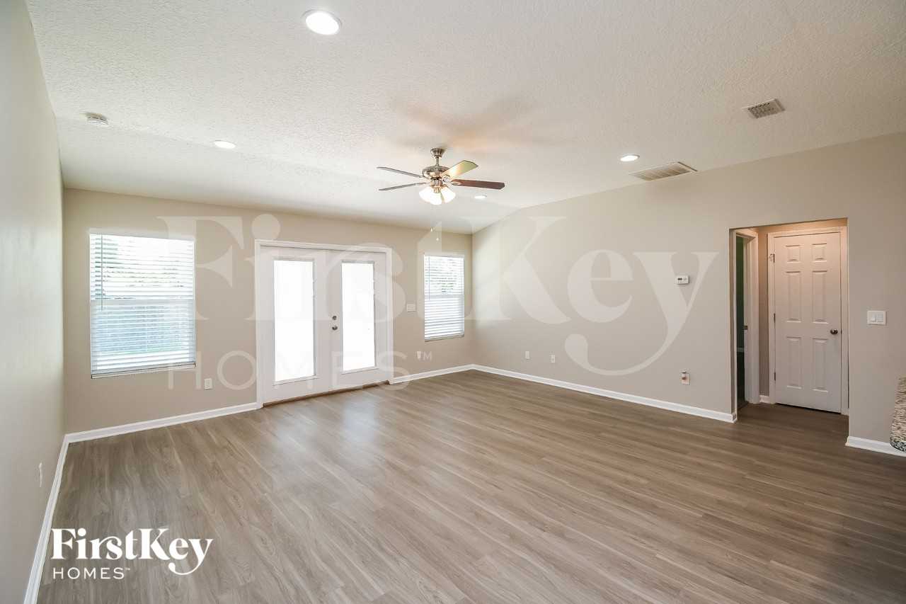 9729 Kline Rd - Photo 3 of 16
