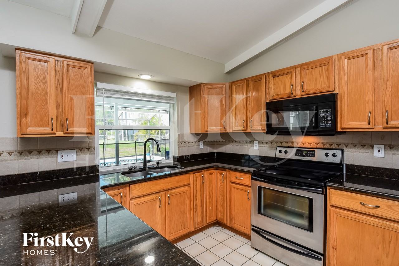 406 Se 10th Ave - Photo 6 of 16