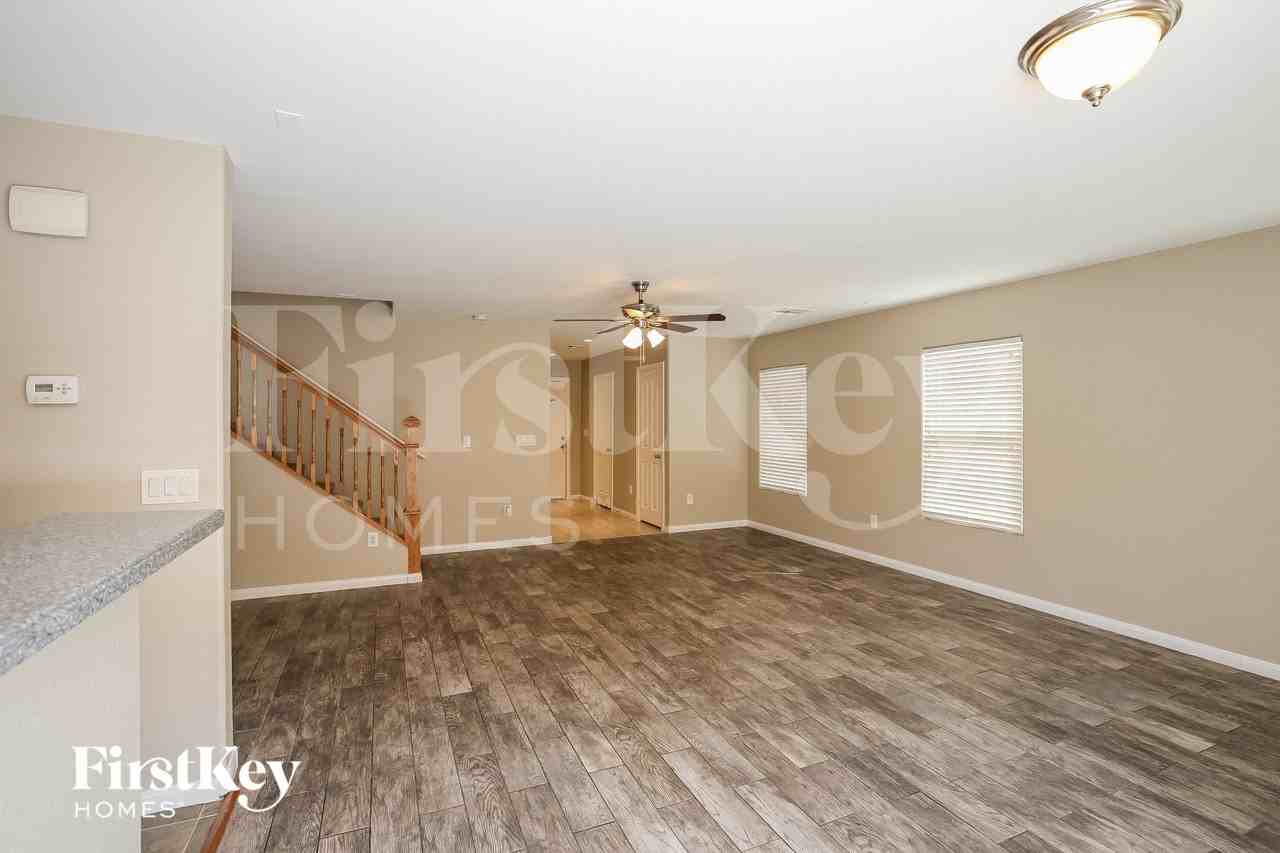 5825 Feral Garden St - Photo 4 of 15