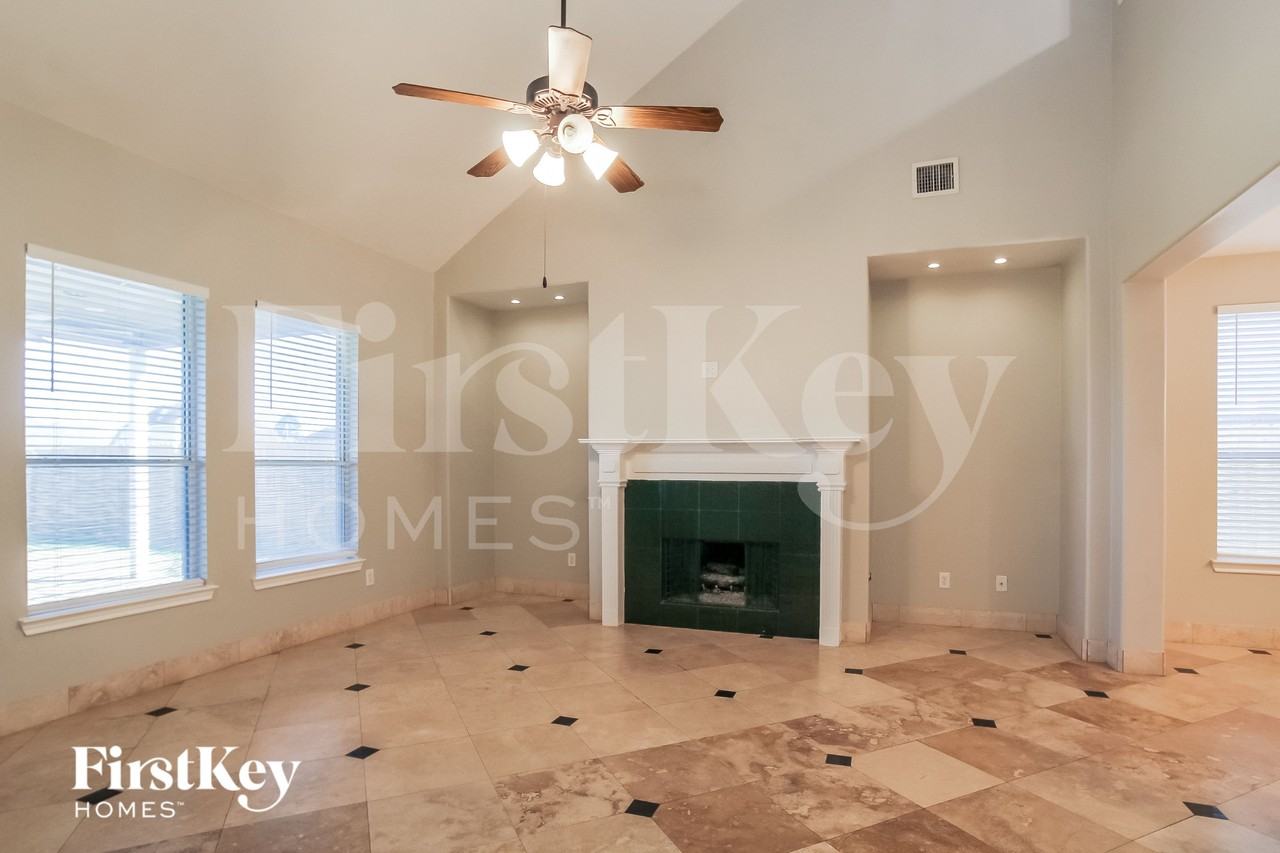 5019 Wimberly Ln - Photo 3 of 16