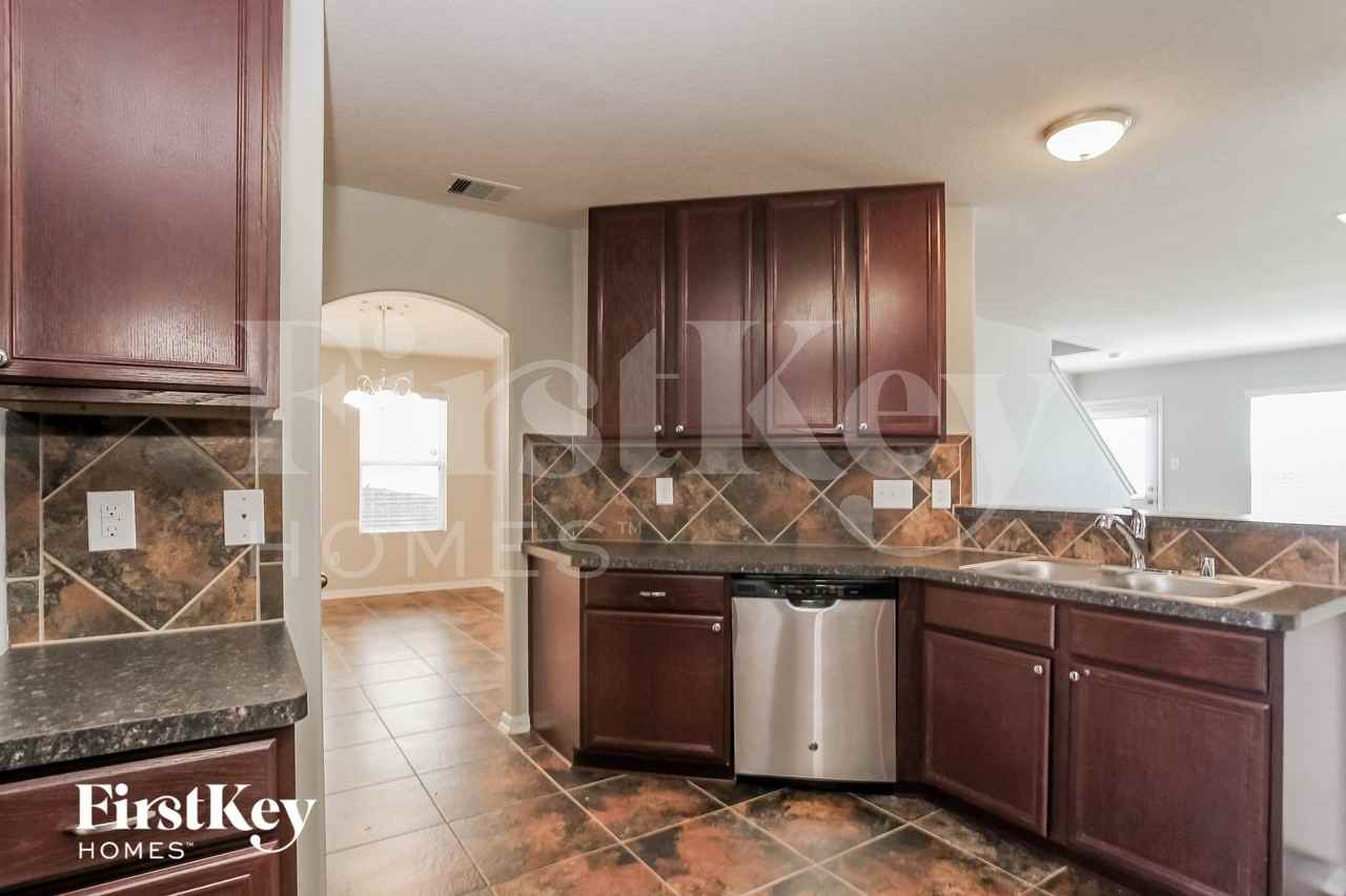 5046 Dappled Grove Trl - Photo 5 of 15