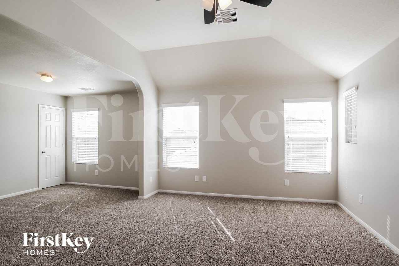 5046 Dappled Grove Trl - Photo 7 of 15