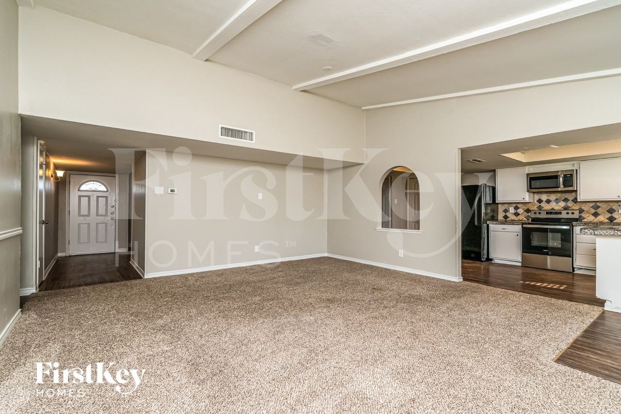 4913 Alta Oaks Ln - Photo 2 of 16