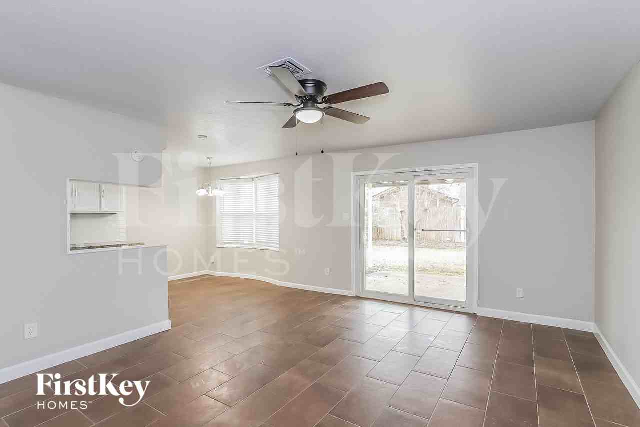 10819 Sagewind Dr - Photo 3 of 16