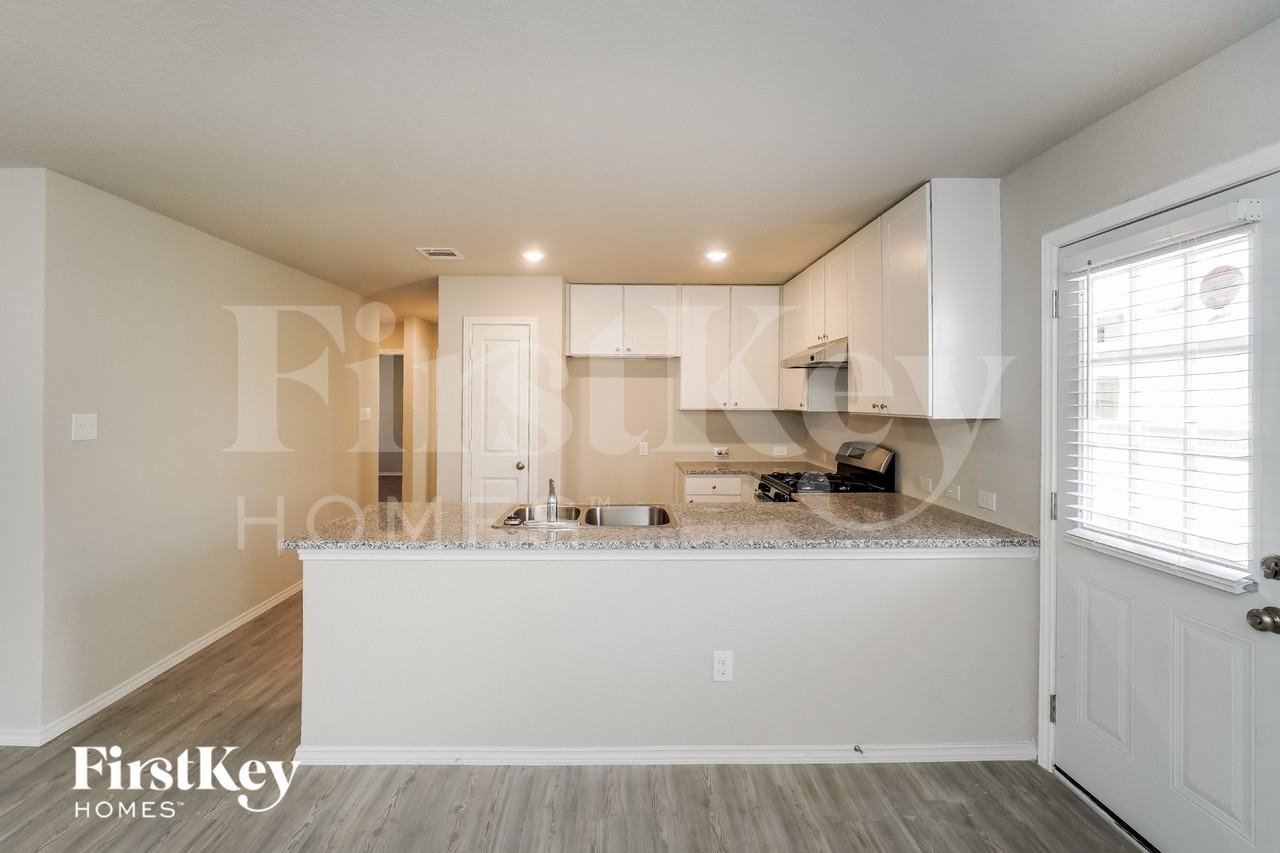 9211 Griffith Run - Photo 6 of 16