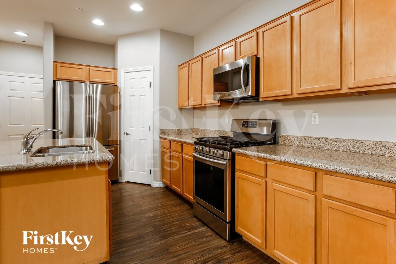 10236 Ruggles Mansion Ave - Photo 5 of 15