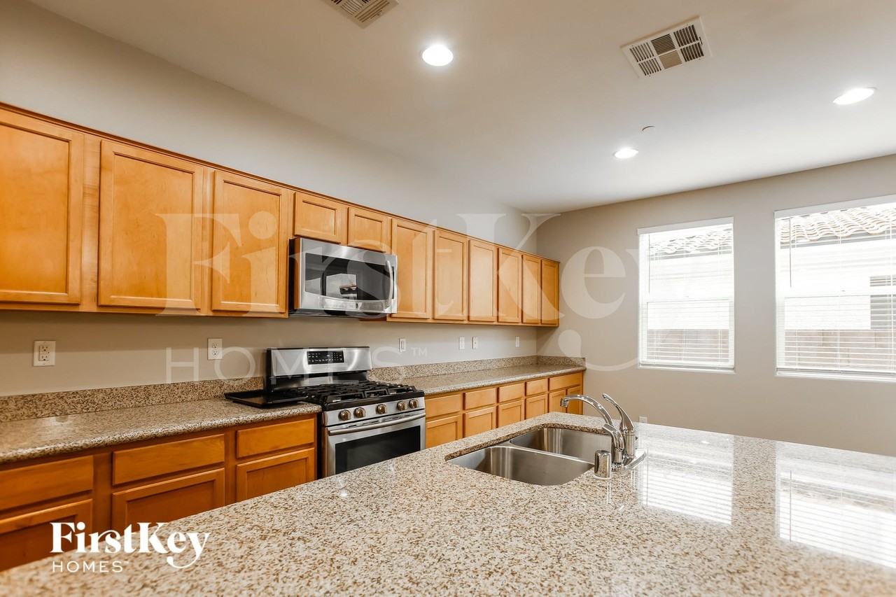 10236 Ruggles Mansion Ave - Photo 6 of 15