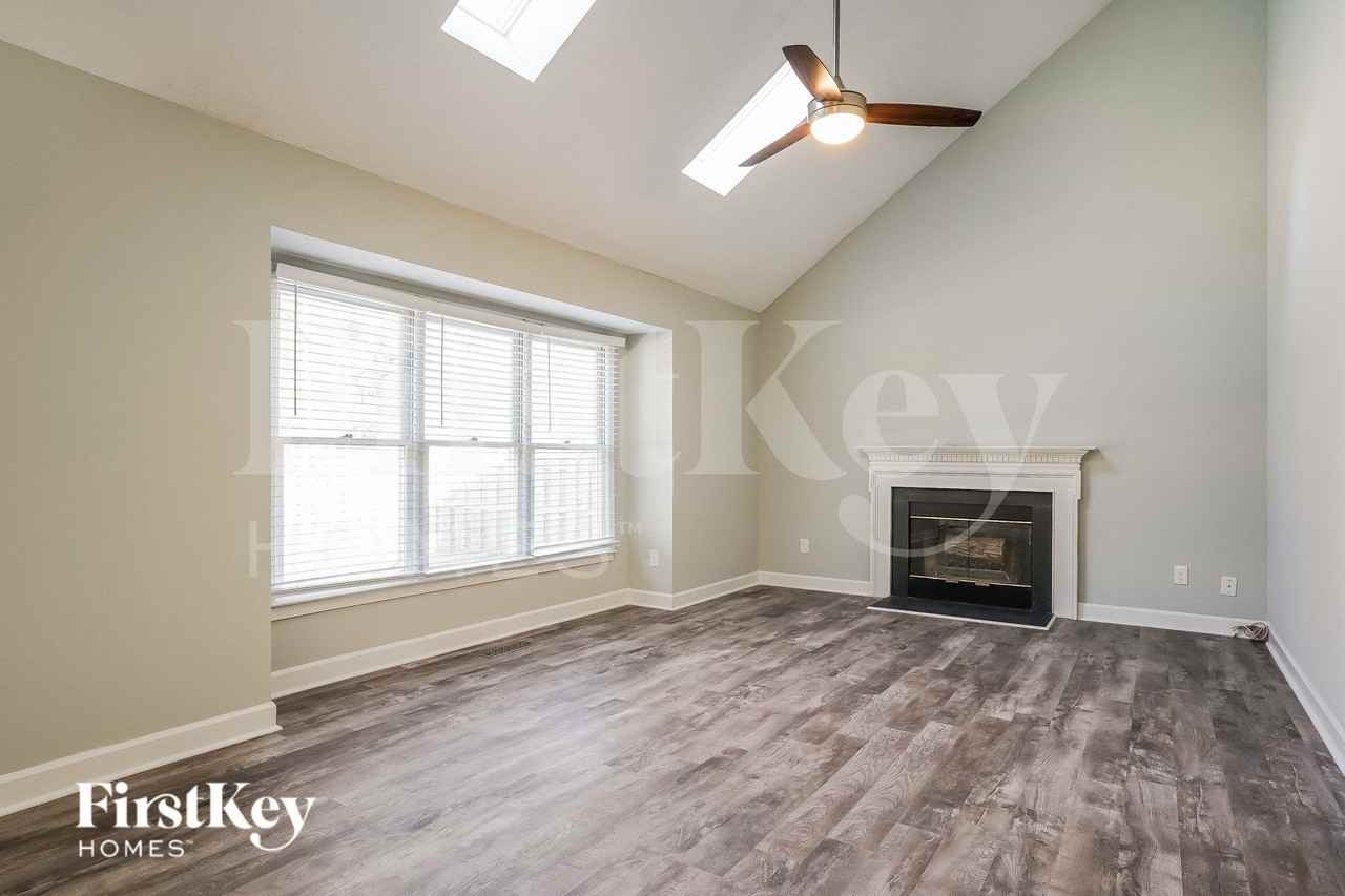 3622 Two Oaks Dr - Photo 3 of 15