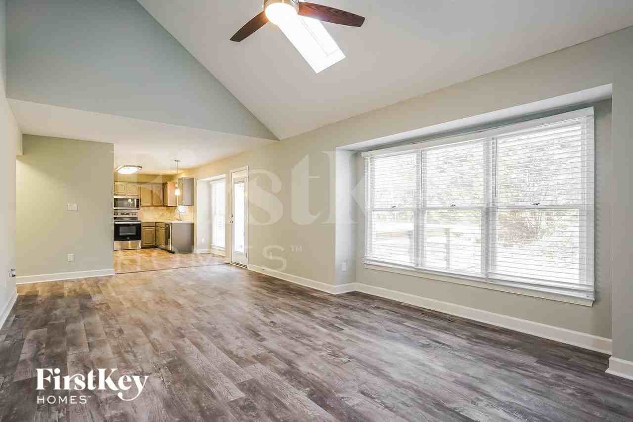 3622 Two Oaks Dr - Photo 4 of 15