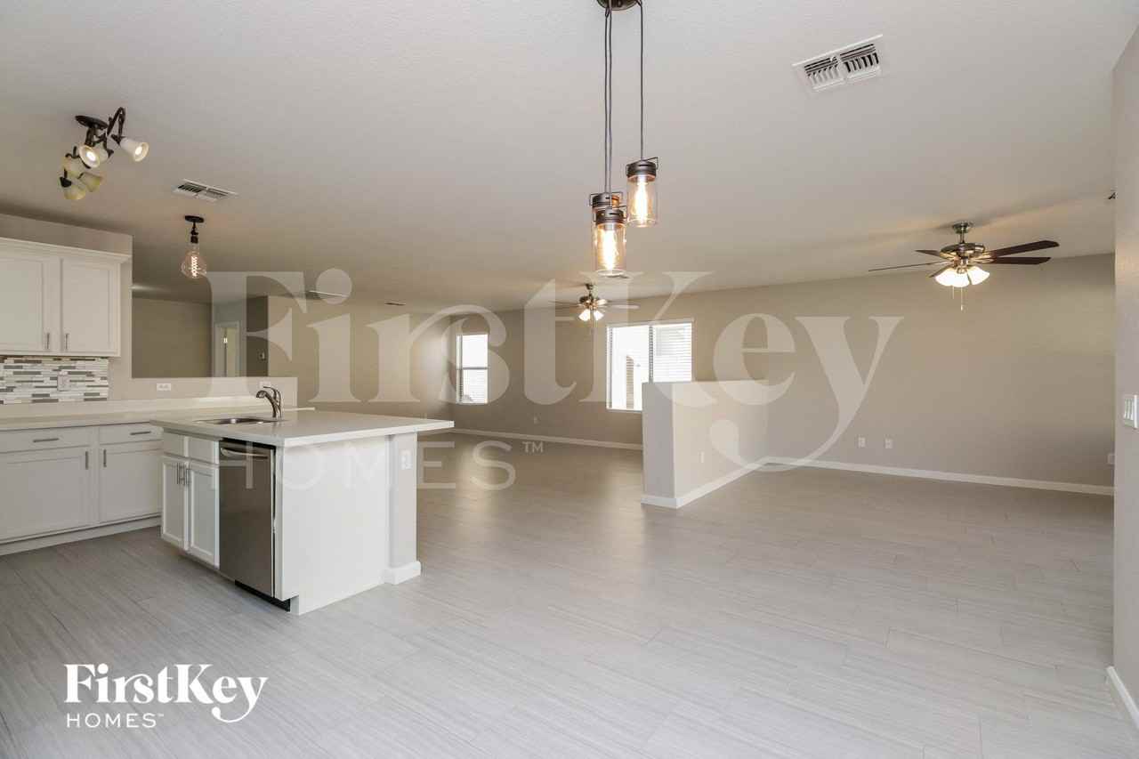 1130 E Oak Rd - Photo 5 of 15