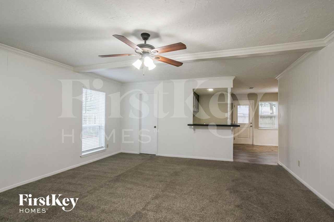 17322 Tall Cypress Dr - Photo 4 of 15