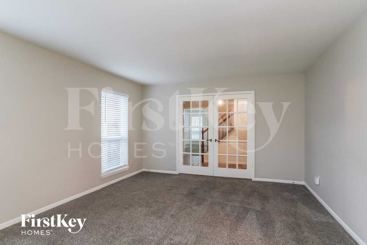 17322 Tall Cypress Dr - Photo 5 of 15