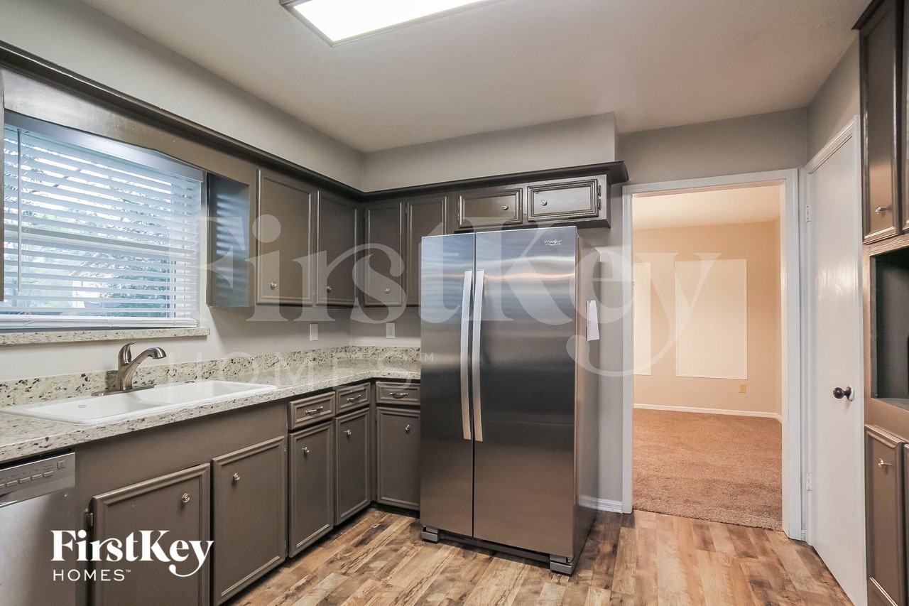 17322 Tall Cypress Dr - Photo 6 of 15