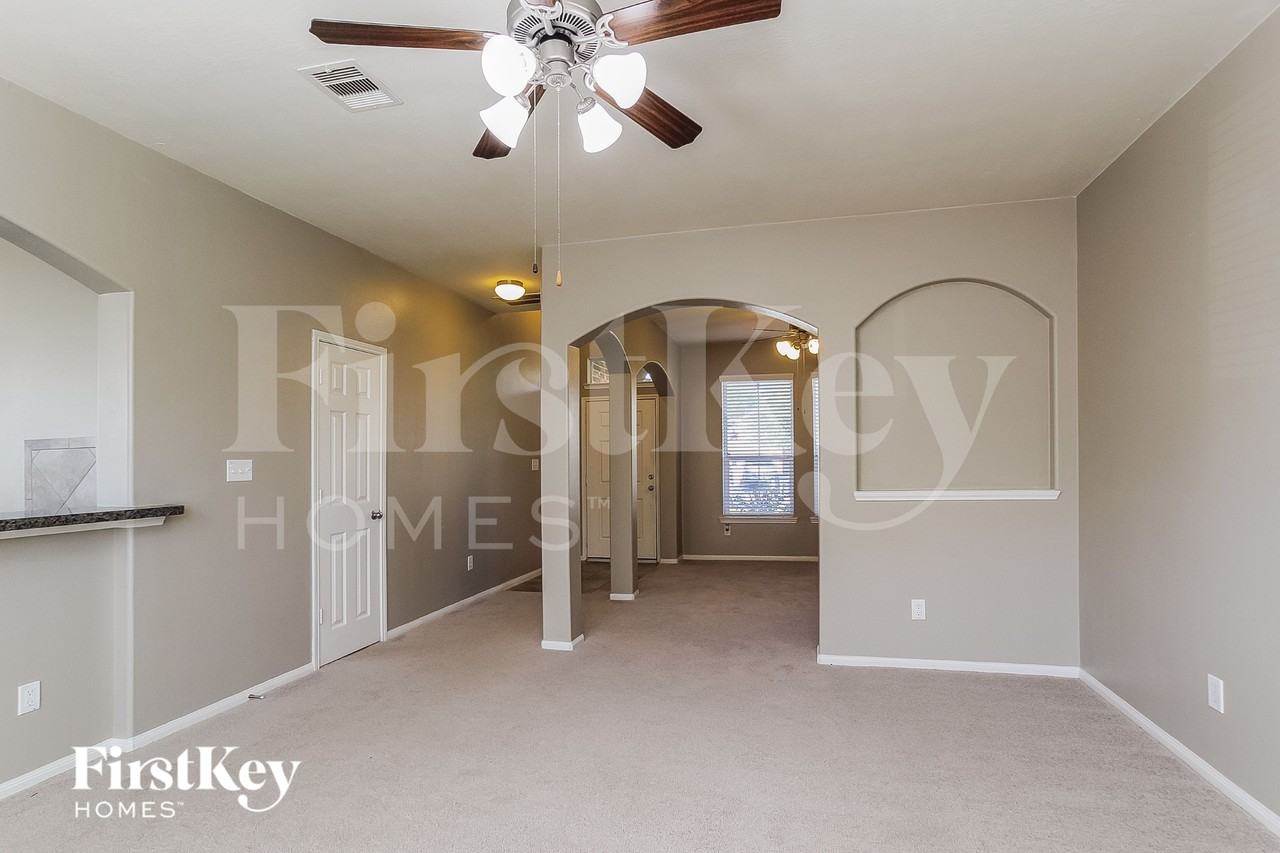16318 River Wood Ct - Photo 4 of 16
