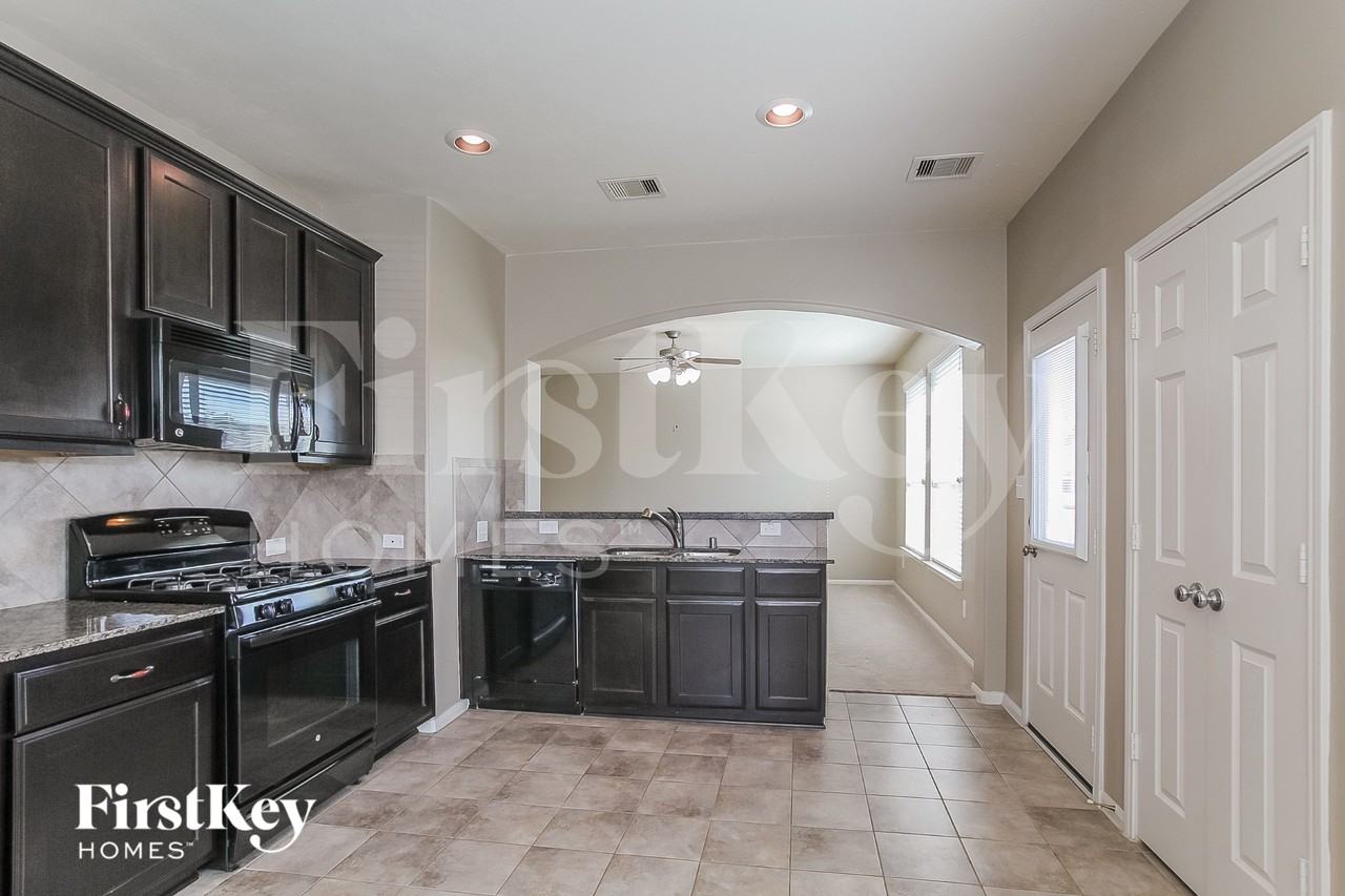 16318 River Wood Ct - Photo 7 of 16