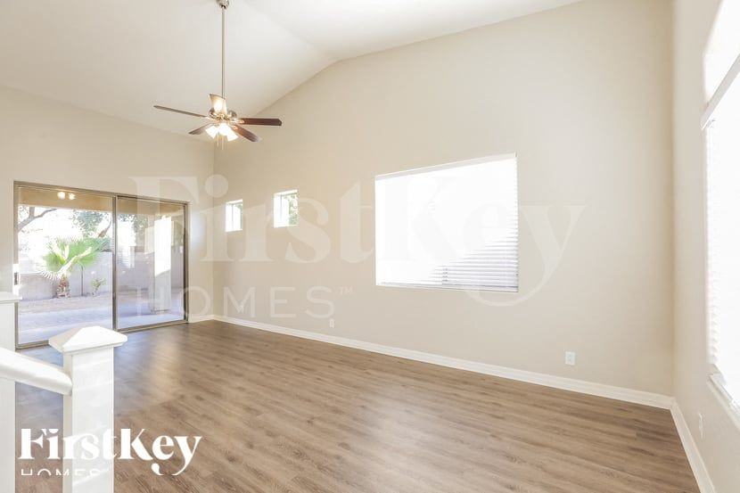 822 E Sheffield Ave - Photo 3 of 15