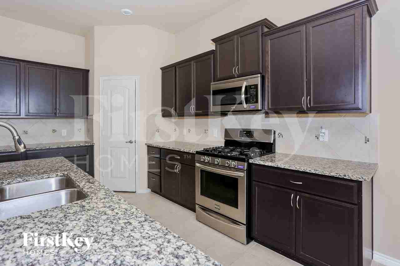 921 Lake Cypress Ln - Photo 4 of 16