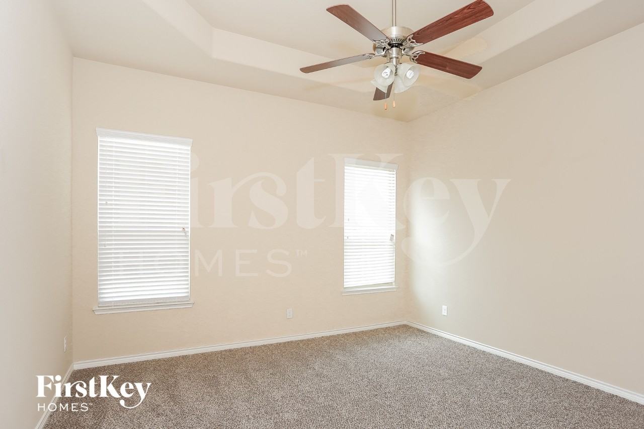 921 Lake Cypress Ln - Photo 5 of 16