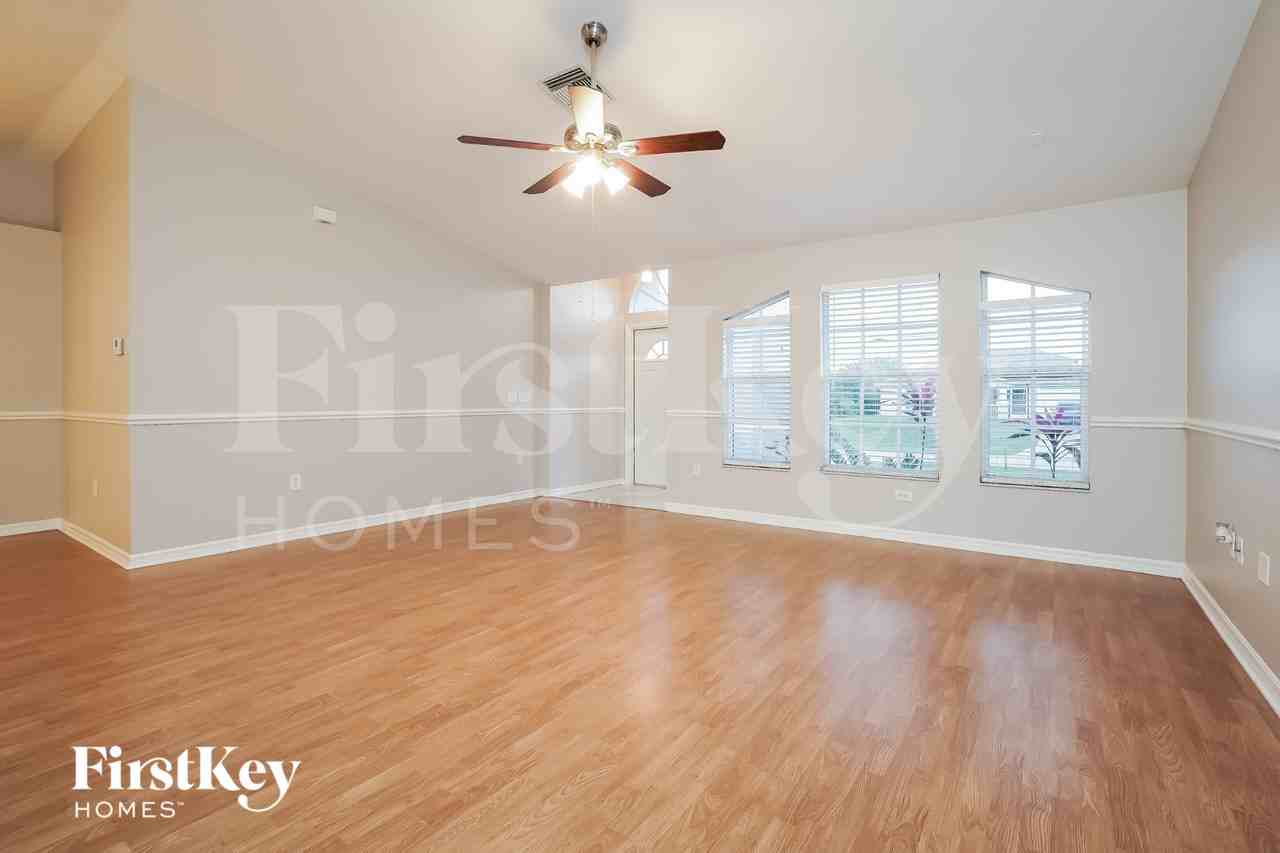 5003 Barth St - Photo 3 of 16