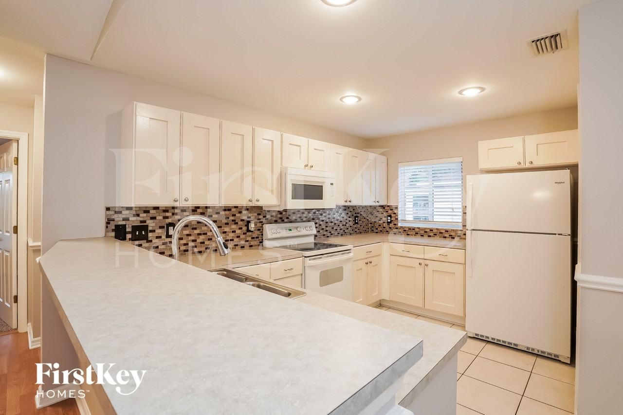 5003 Barth St - Photo 5 of 16