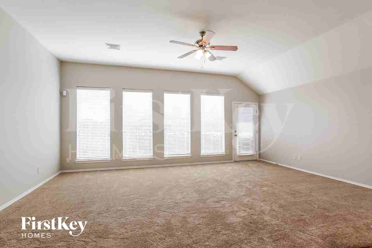 2703 Facet Creek Dr - Photo 3 of 16