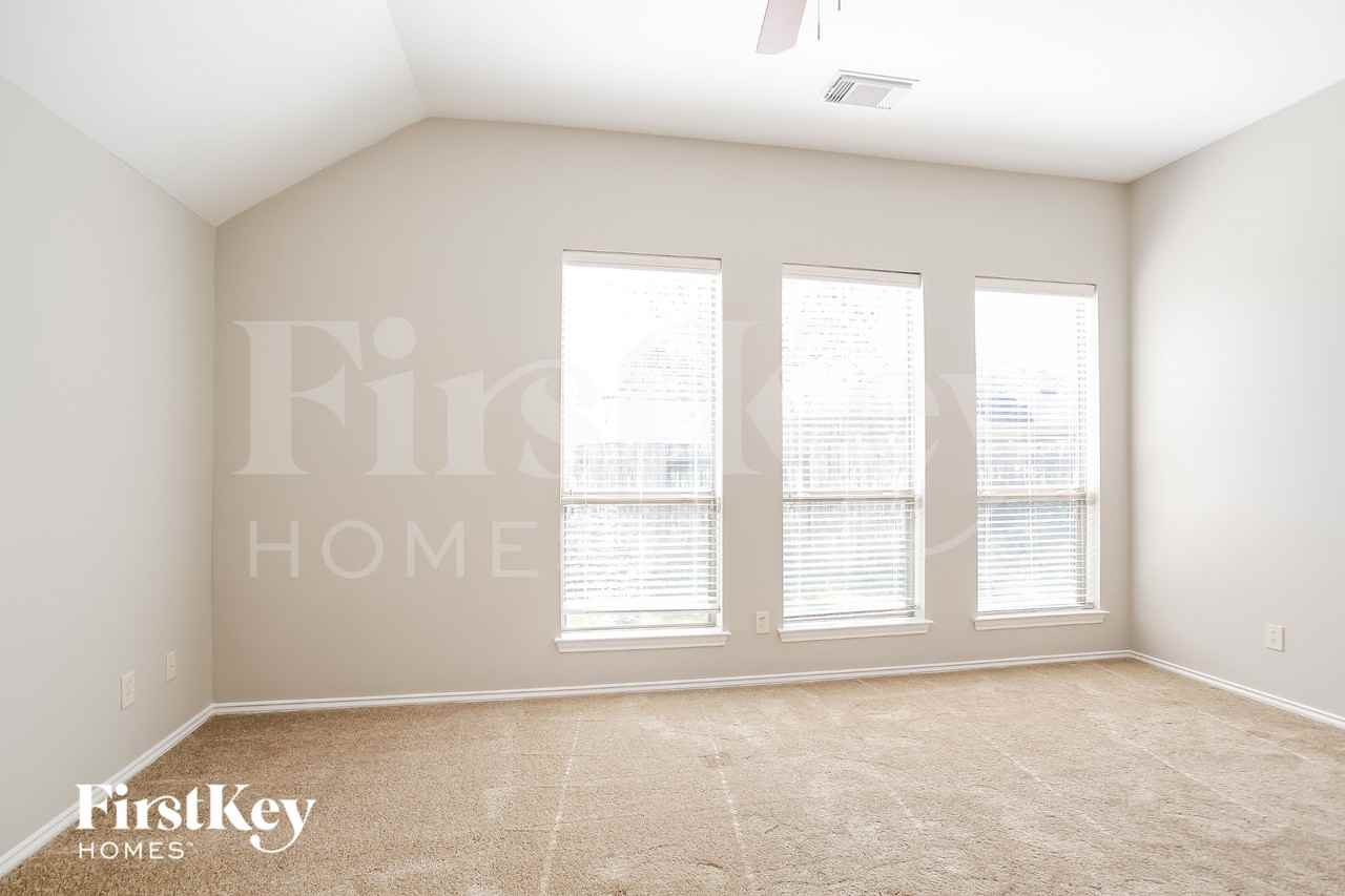 2703 Facet Creek Dr - Photo 4 of 16