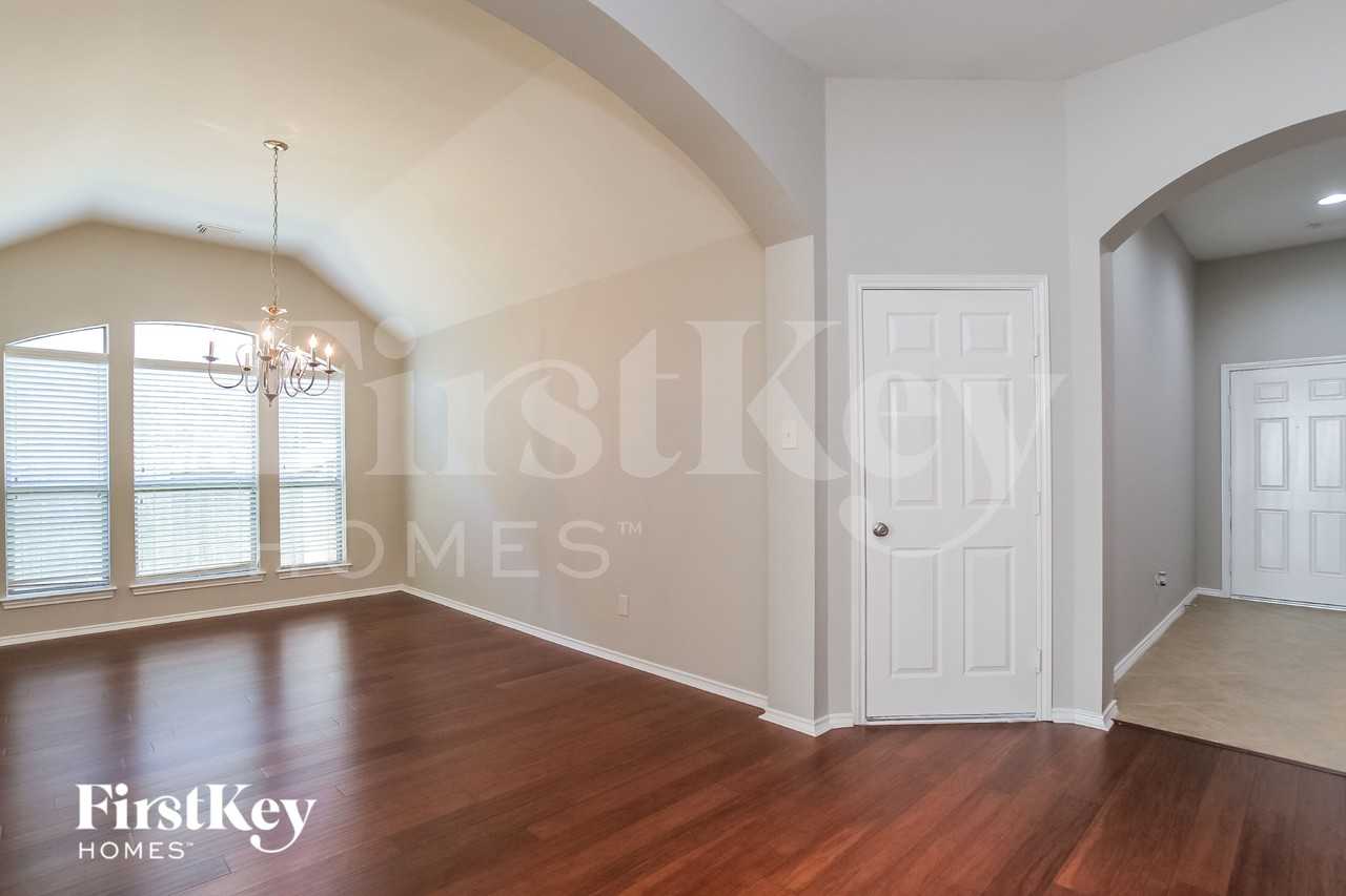 2703 Facet Creek Dr - Photo 5 of 16