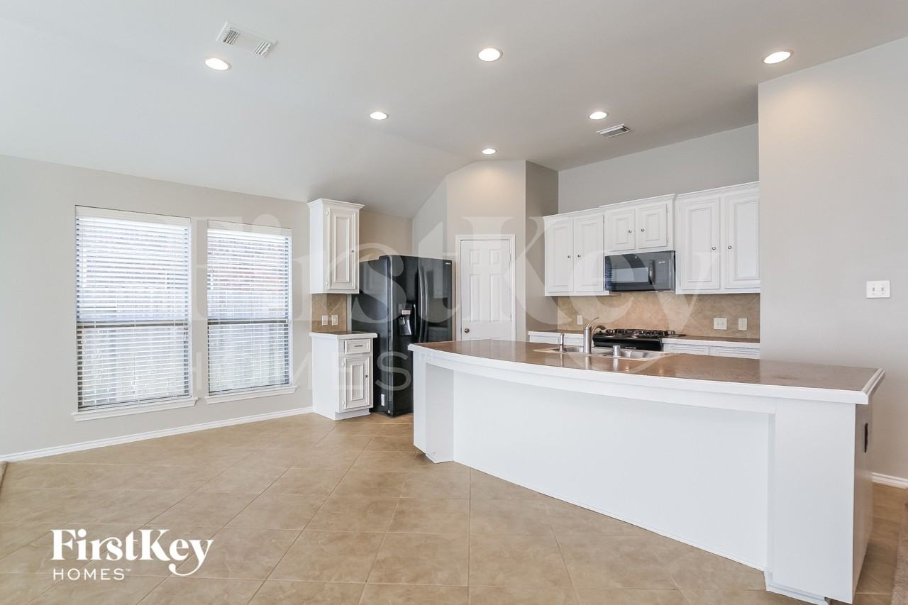 2703 Facet Creek Dr - Photo 6 of 16