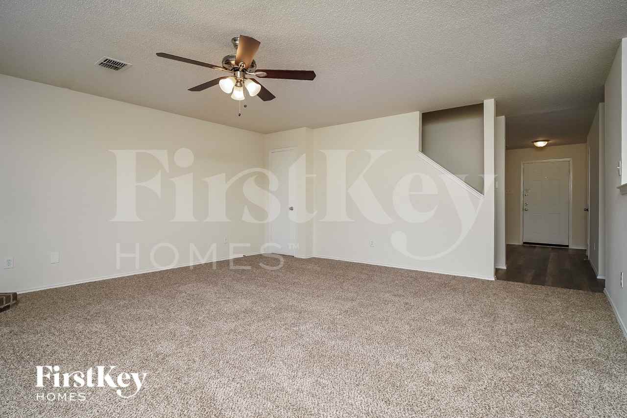 1464 Greenbrook Dr - Photo 3 of 16