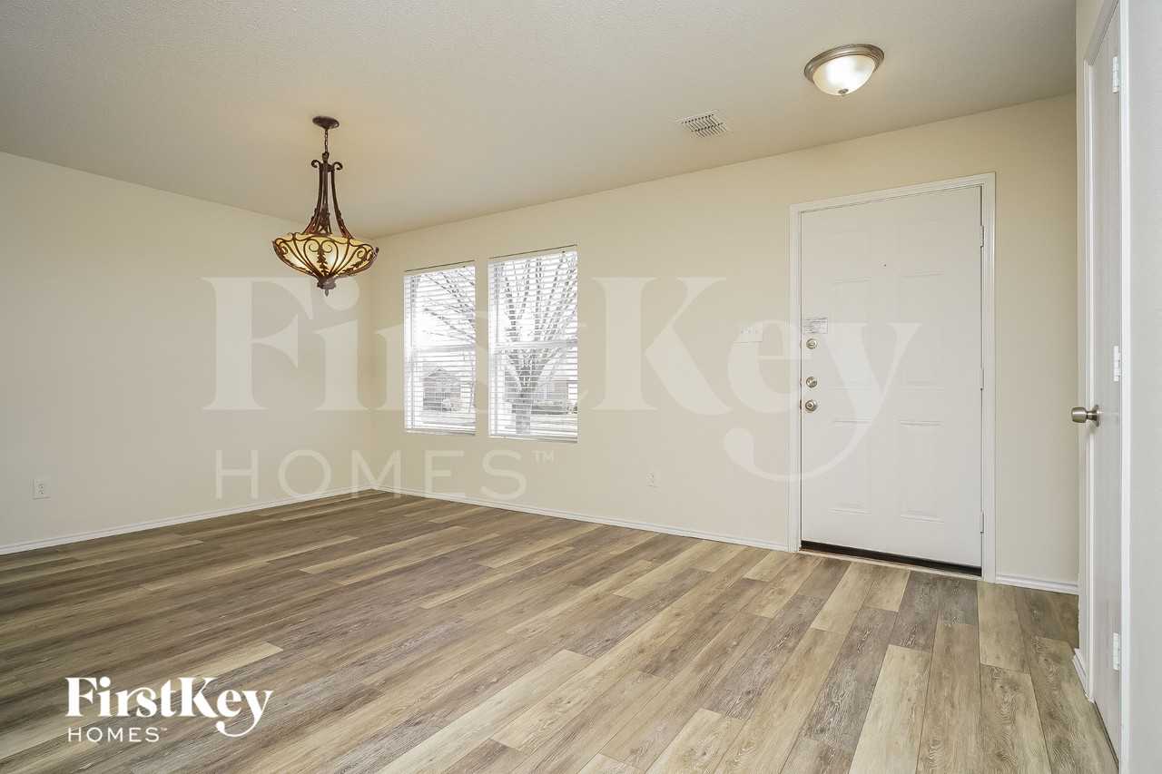1464 Greenbrook Dr - Photo 4 of 16