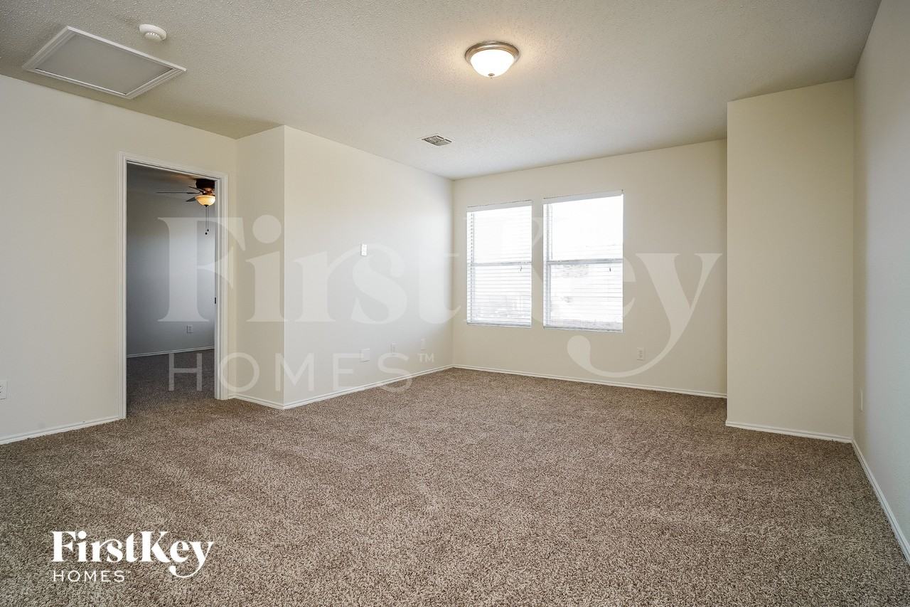 1464 Greenbrook Dr - Photo 7 of 16
