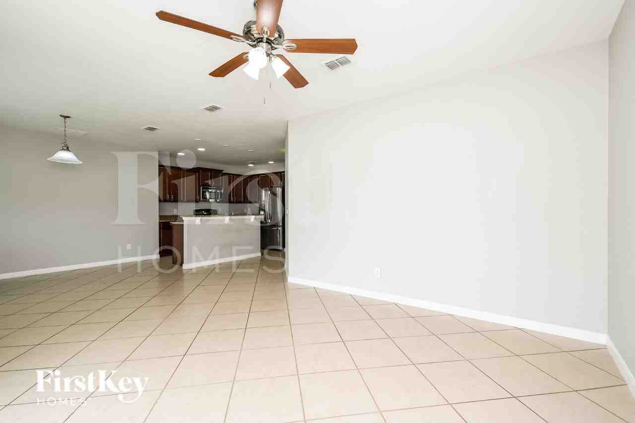 4748 Rockvale Dr - Photo 4 of 16
