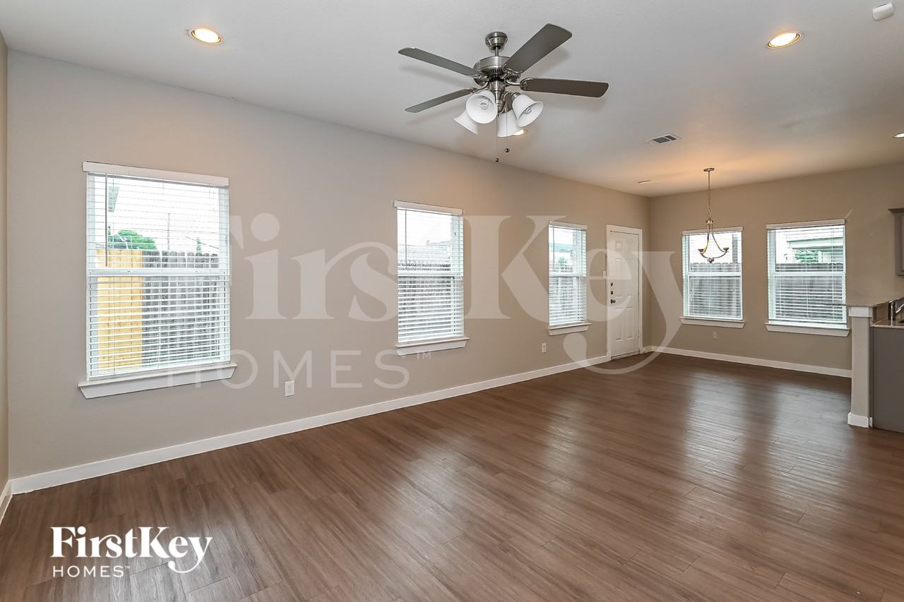 9951 Rio Doso Dr - Photo 3 of 16