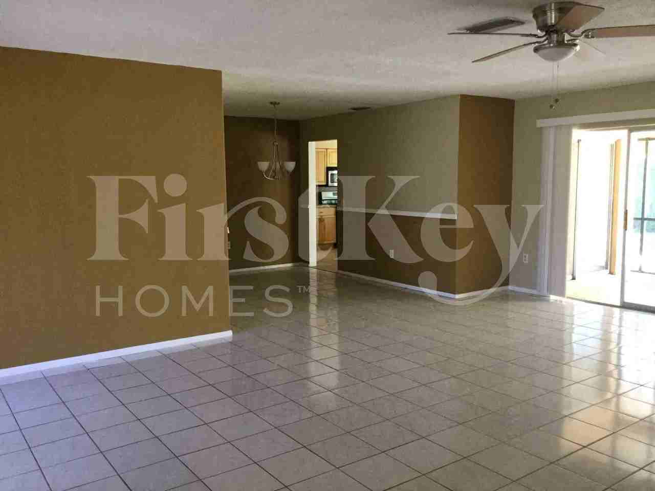 8801 N Bermuda Dr - Photo 2 of 17