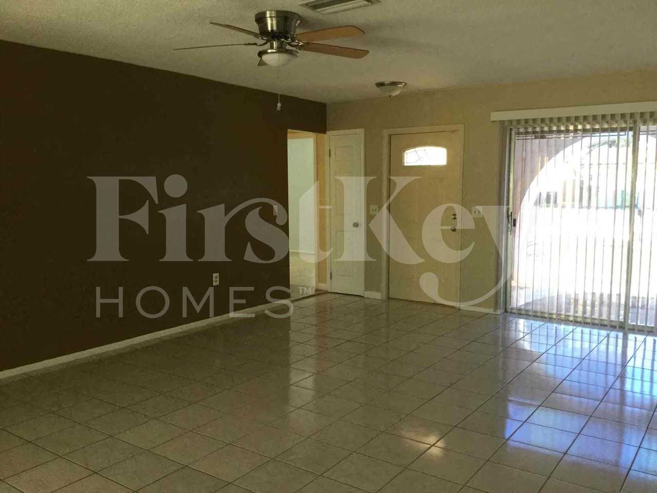 8801 N Bermuda Dr - Photo 3 of 17