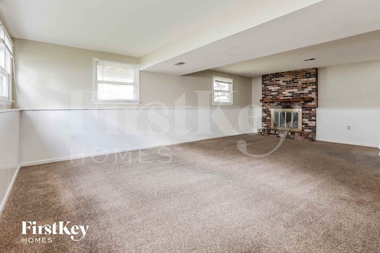 876 N Commonwealth Ave - Photo 5 of 15