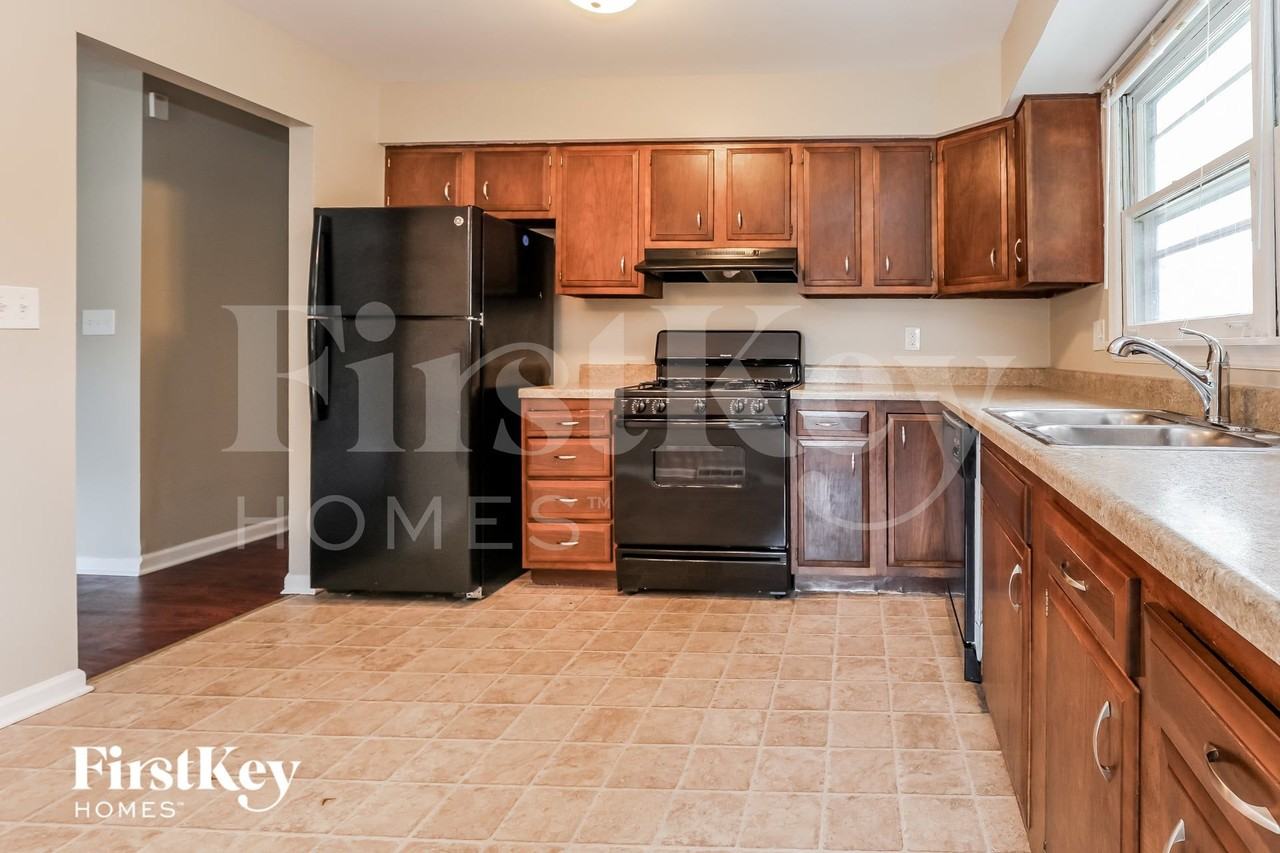 876 N Commonwealth Ave - Photo 7 of 15
