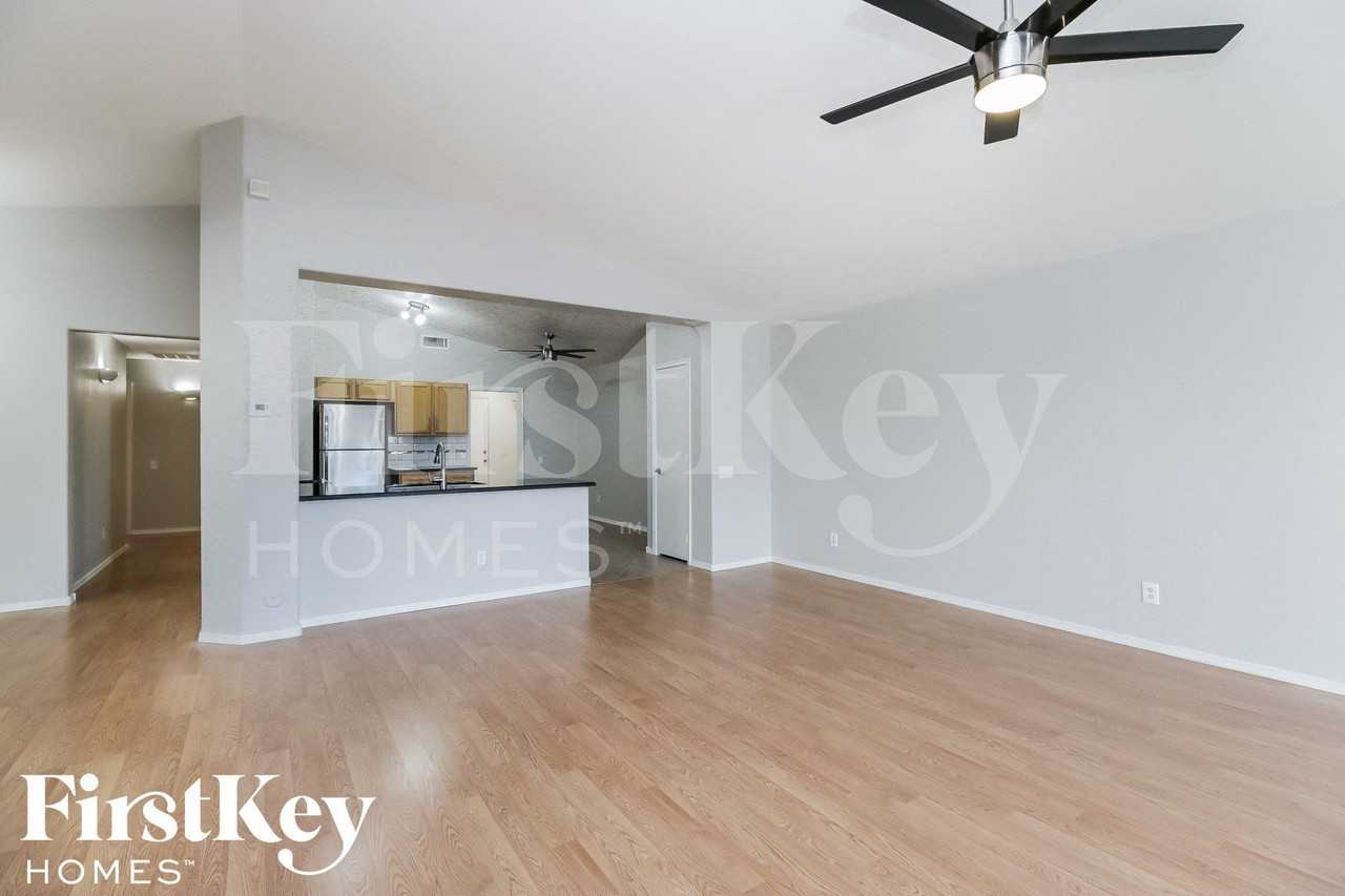 8634 E Natal Ave - Photo 4 of 15