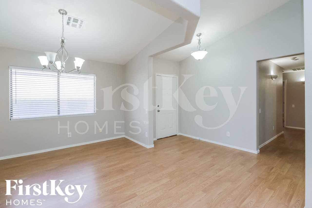 8634 E Natal Ave - Photo 5 of 15
