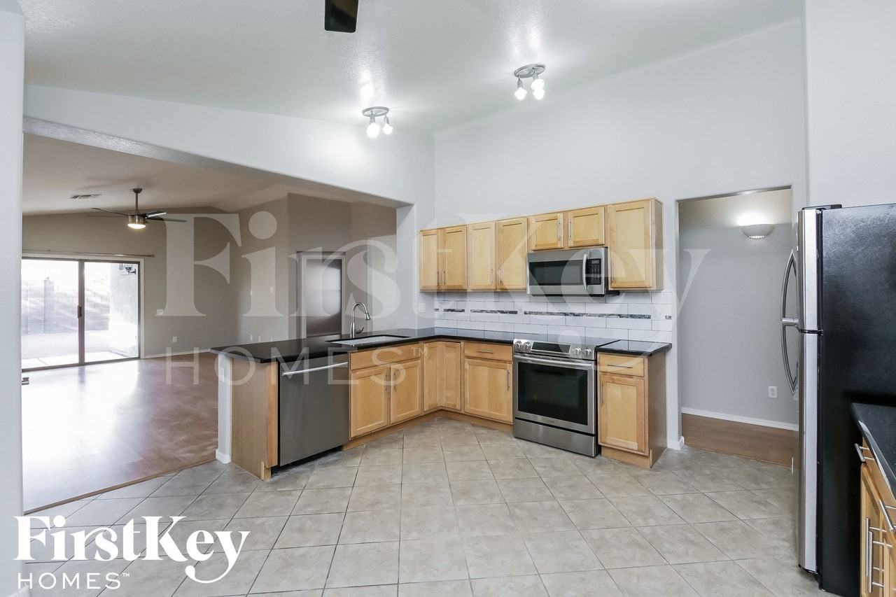 8634 E Natal Ave - Photo 7 of 15